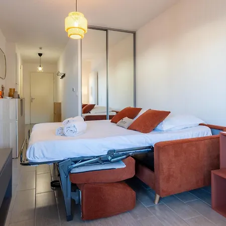 Nid Ensoleille - A Proximite De La Daire