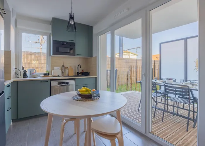 Nid Ensoleille - A Proximite De La 阿卡雄